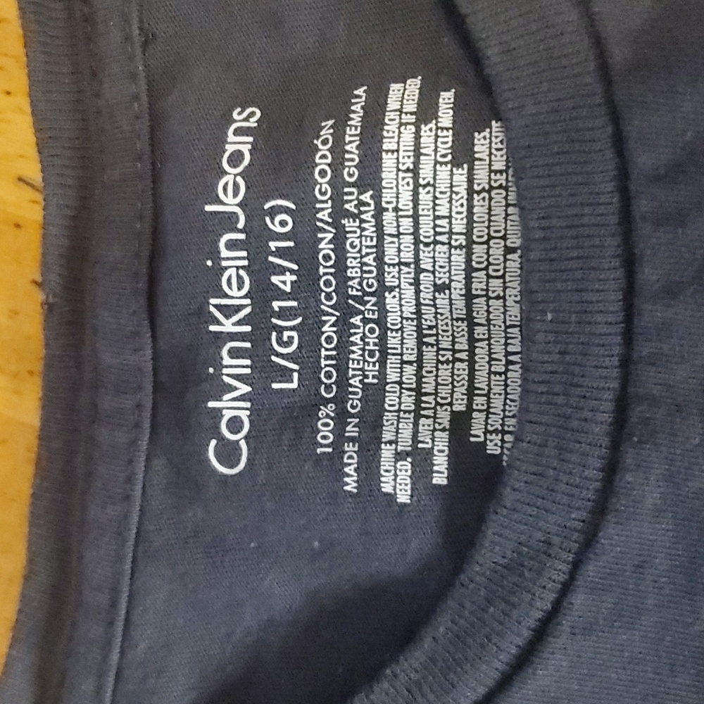 Calvin Klein shirt size large - Picture 3 of 3